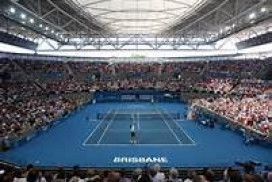 <p>پیدایش ورزش تنیس در ایران به بعد از جنگ جهانی دوم باز می گردد. پیش از این در طول سالهای (۱۳۱۵-۱۳۱۸) باشگاه بوستان ورزش که دارای چندین زمین تنیس بود، در محلی روبروی ورزشگاه شهید شیرودی فعلی به مدیریت شادروان شکوهی گشایش یافت . ورزشگاه شهید شیرودی ( امجدیه سابق) نیز همزمان با ورزشگاه بوستان ورزش با یک زمین تنیس درمحل کنونی بنیان گزاری و نخستین مسابقات قهرمانی تنیس کشور در سال ۱۳۱۸ در همین ورزشگاه برگزار گردید. گفتنی است که ورزش تنیس بخاطر بودن شهروندان انگلیسی در آبادان رونق خاصی داشت و اولین مسابقه تنیس بین تیم های آبادان و تهران به سالهای ۱۳۱۷-۱۳۲۰بر می گردد. پس از جنگ جهانی دوم مسابقات قهرمانی تنیس کشور تاسال ۱۳۲۲ جریان داشت که برادران نعمانی ( هانری وژوزف ) در صدر بازیکنان قرار داشتند .از سال ۱۳۲۲-۱۳۳۲مقام قهرمانی تنیس کشور در اختیار ژرژ آفتاندلیان قرار داشت.) نخستین سالی که ایران در جام دیویس شرکت نمود ۱۹۵۹ بود. تیم تنیس جام دیویس ایران به مدت ۳۱ سال در جام دیویس بازی کرده و مجموعاً ۶۴ بازی انجام داده است ) که حاصل آن ۳۲ برد و۳۲باخت بوده : بیشترین برد از آن منصور بهرامی با ۲۴ برد.ث بیشترین بازی برنده سینگل از آن تقی اکبری با ۱۷ برد . بیشترین بازی برنده دوبل ازآن کامبیز درفشی جوان با ۱۲ برد. بهترین تیم دوبل از آن کامبیز دزفشی جوان و مصطفی صالح با ۶ برد . طولانی ترین بازیها از آن کامبیز درفشی جوان با ۲۲بازی . و بیشترین سال عضویت در تیم دیویس کاپ از آن تقی اکبری با۱۵ سال است.</p>
