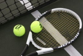 <p>تنیس بانوان دبیری تبریز با اقتدار و بدون شکست به لیگ برتر تنیس باشگاه های بانوان کشور صعود کرد</p>
<p>رقابت های لیگ دسته یک تنیس قهرمانی بانوان با حضور هشت تیم در کرمانشاه برگزار شد و تیم دبیری تبریز با ۲۱ امتیاز و بدون باخت و هفت برد متوالی قهرمان بلامنازع لیگ دسته یک باشگاه های کشور شد و زنجان با ۱۸ امتیاز نایب قهرمان شد و به همراه تیم دبیری تبریز راهی لیگ برتر شد و آمل با ۱۵ امتیاز در مقام سومی ایستاد.</p>
<p>سحر نجعی، فائزه کجواری، حوریه کهلانی و پرستو انتصاری بازیکنان تیم دبیری تبریز در این رقابت ها بودند.</p>
<p>در رقابت های لیگ دسته یک تنیس قهرمانی بانوان کشور تیم های کوشامرین گرگان، پالایش نفت آبادان، دبیری تبریز، هیات تنیس آذربایجان غربی، امید آمل و توسعه صنعت باختر حضور داشتند.</p>
