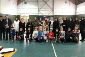 <p>سه شنبه , ۱۵ فروردین ۱۳۹۶<br />
برگزاری فینال و اختتامیه مسابقات ردههای سنی هیئت تنیس آذربایجان شرقی</p>
<p>به گزارش روابط عمومی فدراسیون تنیس: فینال و اختتامیه مسابقات هیئت تنیس آذربایجان شرقی در رده سنی زیر ۱۲ و ۱۴ سال دختران با حضور شهرام دبیری رئیس هیت تنیس استان ، افشین دبیری دبیر هیت ،رقیه مقدم پور نایب ریس تنیس بانوان استان ، خانم جاویدان مسئول ورزش بانوان استان و جمع کثیری از …‌</p>
<p>به گزارش روابط عمومی فدراسیون تنیس: فینال و اختتامیه مسابقات هیئت تنیس آذربایجان شرقی در رده سنی زیر ۱۲ و ۱۴ سال دختران با حضور شهرام دبیری رئیس هیت تنیس استان ، افشین دبیری دبیر هیت ،رقیه مقدم پور نایب ریس تنیس بانوان استان ، خانم جاویدان مسئول ورزش بانوان استان و جمع کثیری از ورزشکاران، پیشکسوتان ، مربیان و داوران در باشگاه آذرآب برگزار شد.<br />
در پایان این مسابقات و در رده سنی زیر۱۰ سال میشا قویدل به مقام قهرمانی رسید ، در رده سنی زیر ۱۲ سال یسنا یاری قهرمان شد، سارا اصل رسولی مقام در جایگاه دوم ایستاد و در رده سنی ر زیر ۱۴ سال هانیه یاری قهرمان شد و مبینا صحرایی عنوان دوم را به خود اختصاص  داد.<br />
در پایان این مسابقات به نفرات برتر کاپ قهرمانی و لوح تقدیر اهداء شد.<br />
یاد آور می شود: همچنین ازتمام مربیان و داوران با لوح سپاس تقدیر شد.<br />
‌</p>

